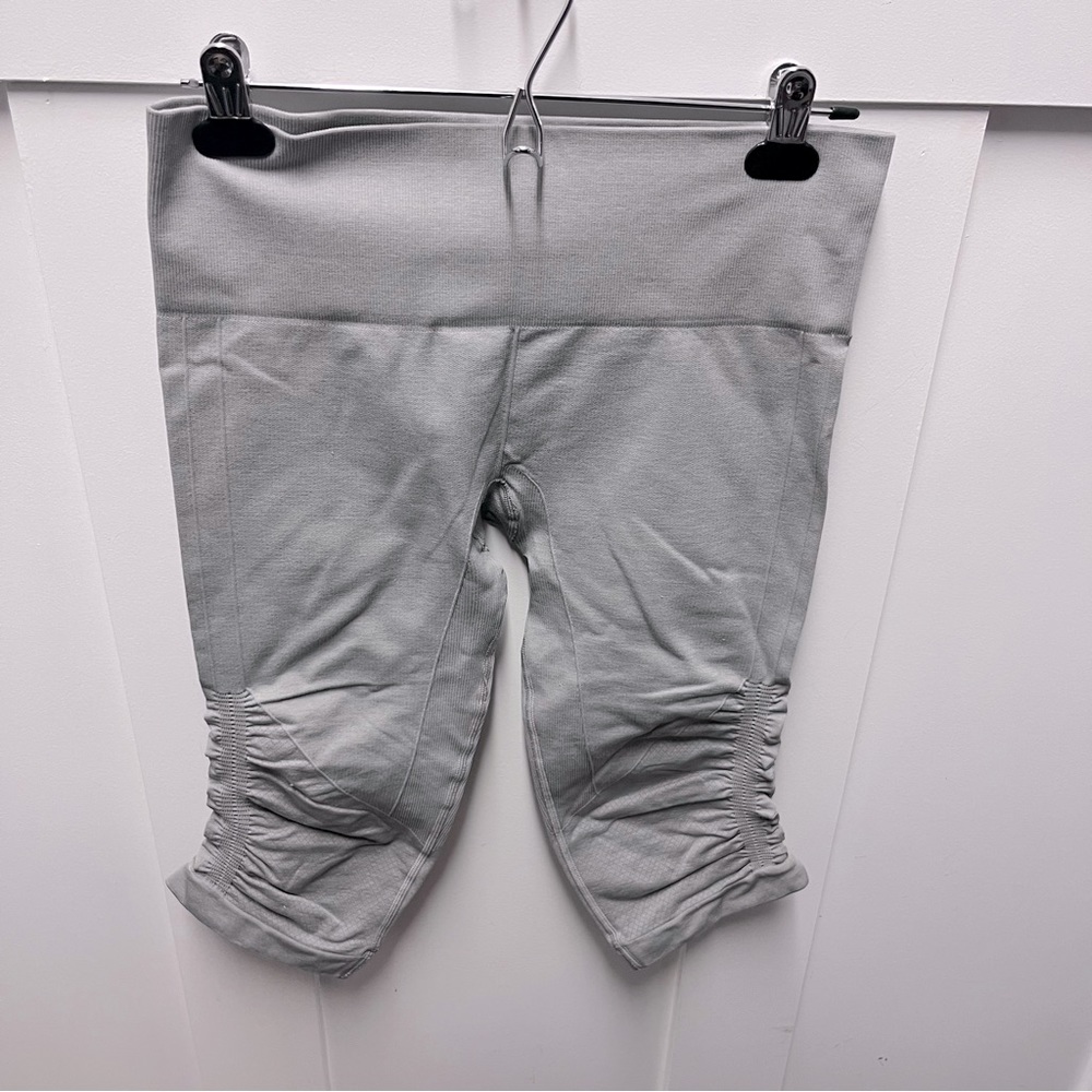 Lululemon in the flow scrunch‎ crop leggings light grey size 8